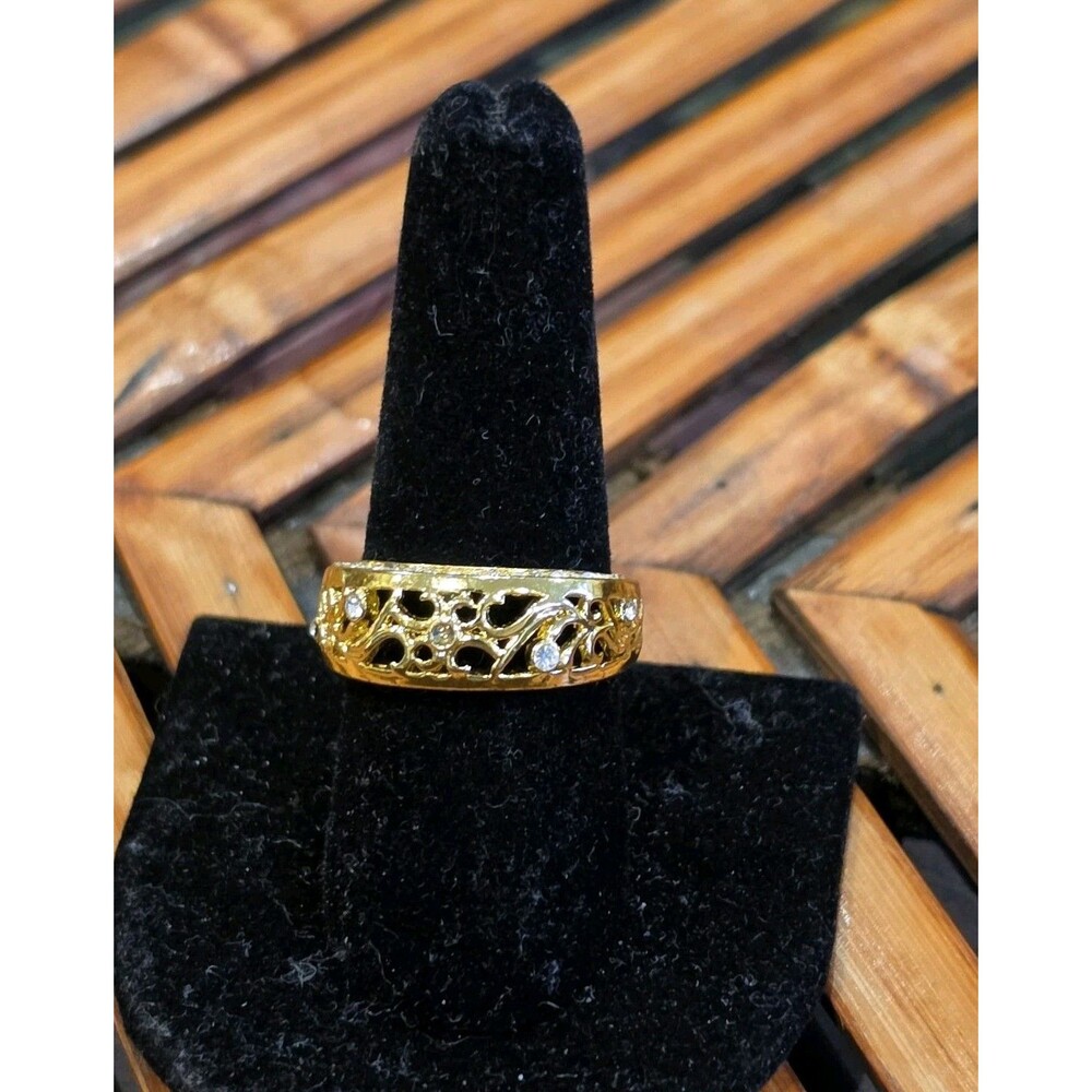 Vintage Gold Tone Filigree Band Ring Size 8 Openwork Rhinestone Accent